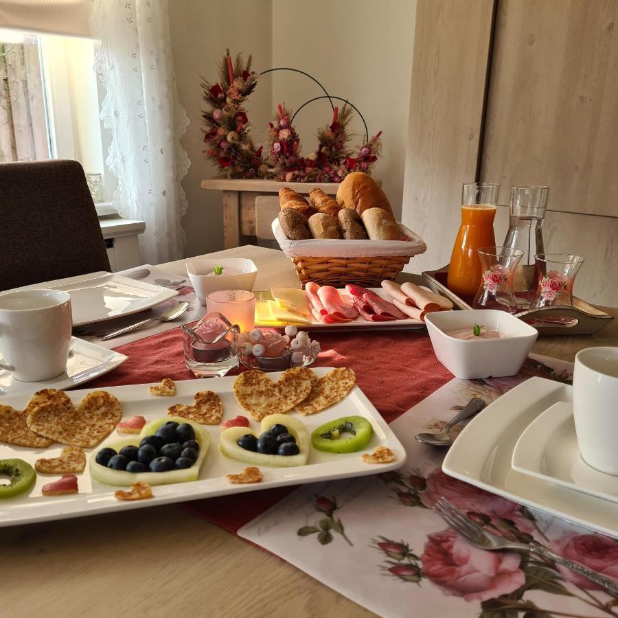 La Rose Bed and Breakfast NeerNeerpelt Exteriör bild