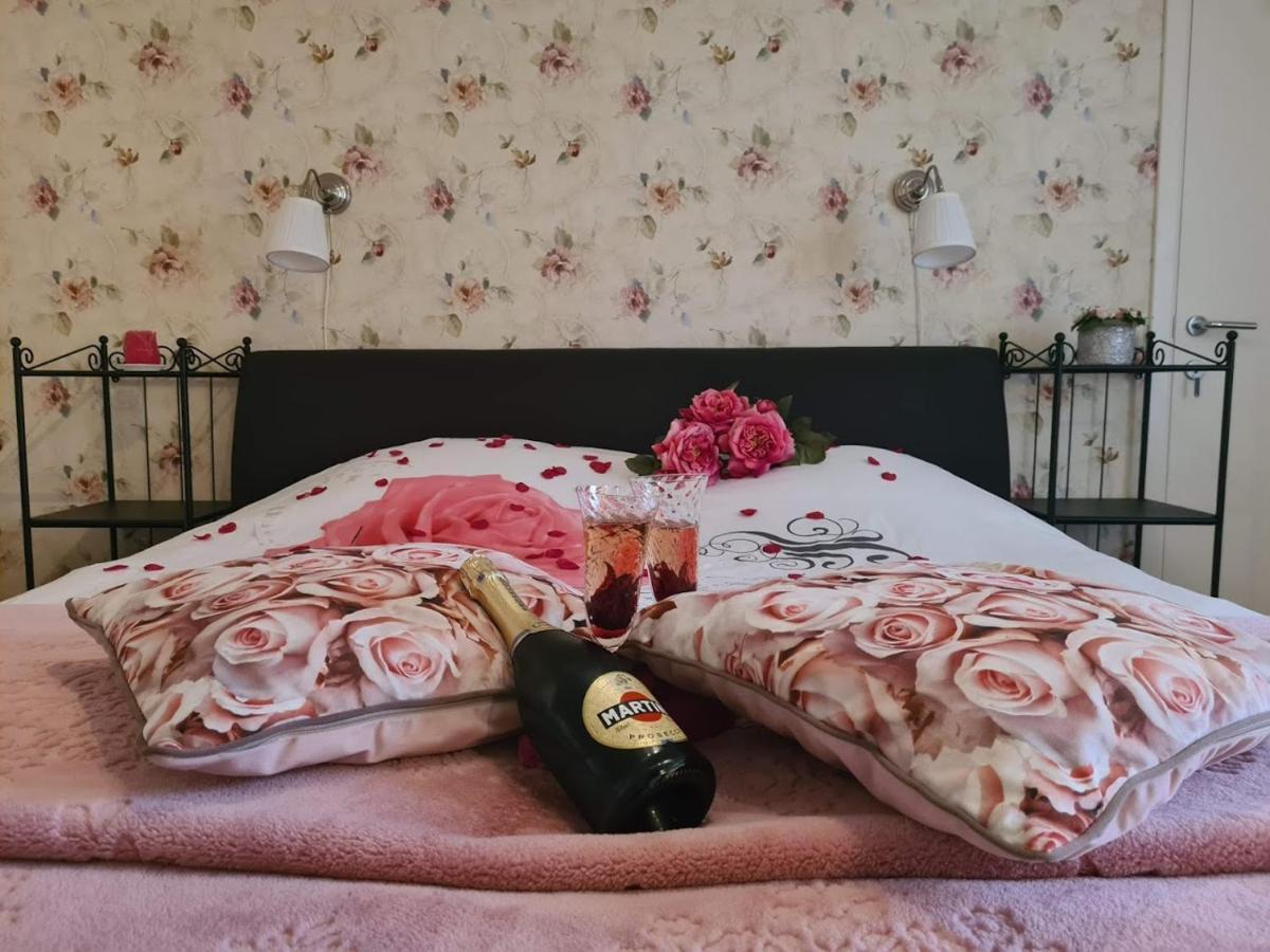 La Rose Bed and Breakfast NeerNeerpelt Exteriör bild
