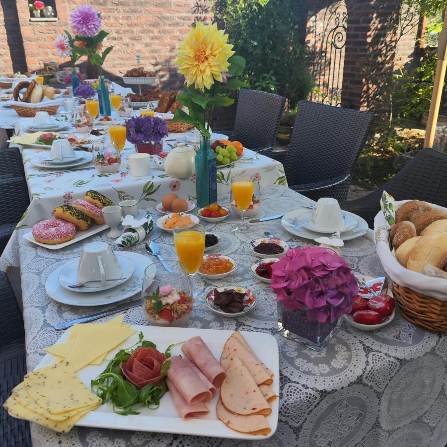 La Rose Bed and Breakfast NeerNeerpelt Exteriör bild