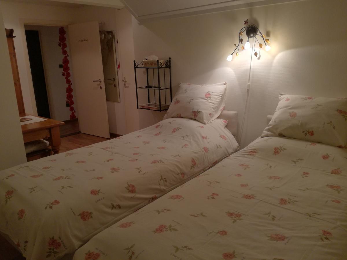 La Rose Bed and Breakfast NeerNeerpelt Exteriör bild