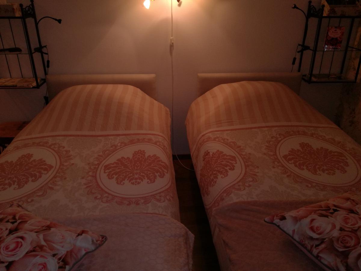La Rose Bed and Breakfast NeerNeerpelt Exteriör bild