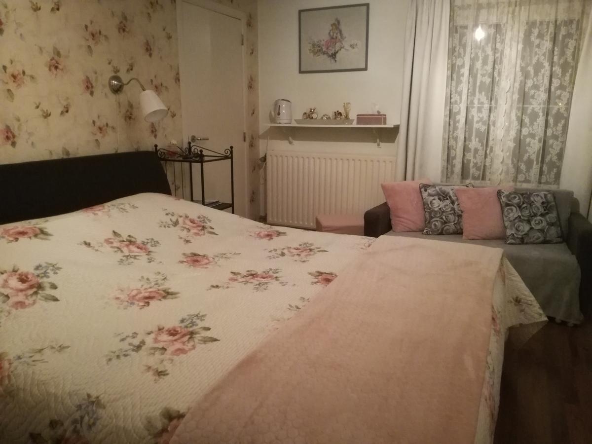 La Rose Bed and Breakfast NeerNeerpelt Exteriör bild